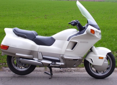 HONDA PC800 SET PODNÓŻEK PRAWY PRZÓD