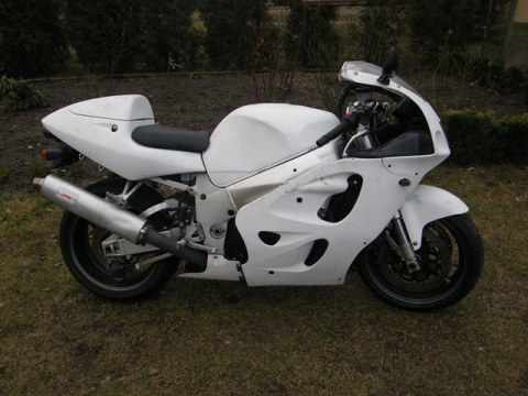SUZUKI GSX-R 750 SRAD OWIEWKA PRZEDNIA