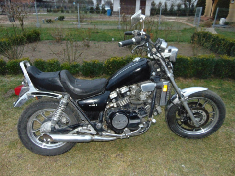 HONDA VF700 MAGNA ŚRUBY WAHACZA LEWA PRAWA