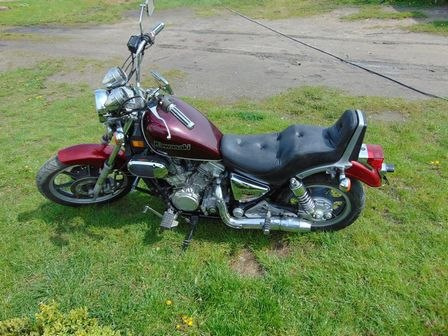 KAWASAKI VN750 VULCAN KOSZ AKUMULATORA
