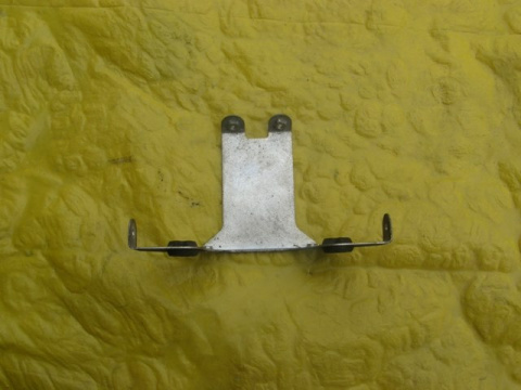SUZUKI VX800 UCHWYT STELAŻ LAMPY TYLNEJ