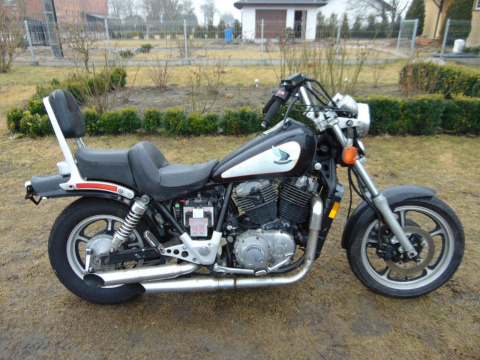 HONDA VT1100 SHADOW SC18 GUMA WAHACZA