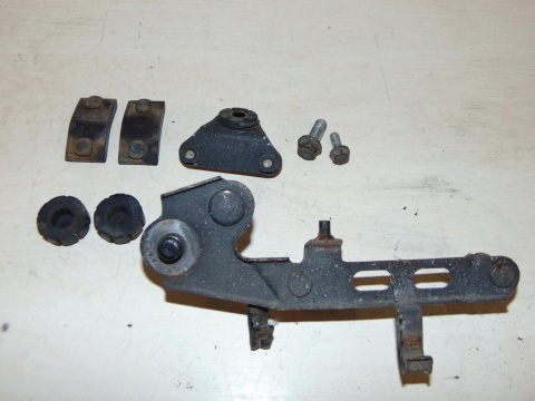 HONDA VT1100 SHADOW SC18 UCHWYT GUMY WENTYLATORA
