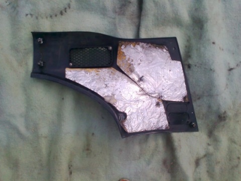 HONDA CBR1000F SC21 OWIEWKA PRAWA POD SIEDZENIE