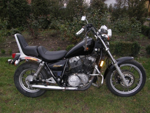 HONDA SHADOW VT700 RC19 OŚKA KOŁA PRZÓD 15mm