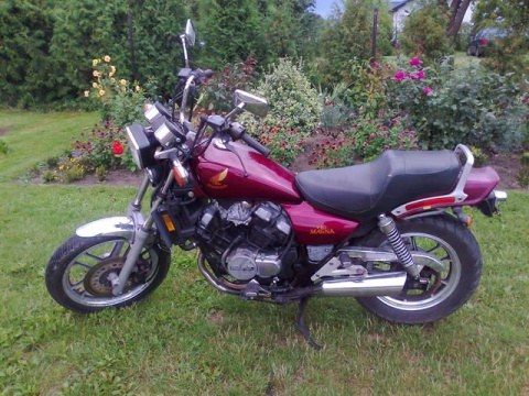 HONDA VF500C MAGNA OŚKA KOŁA PRZÓD