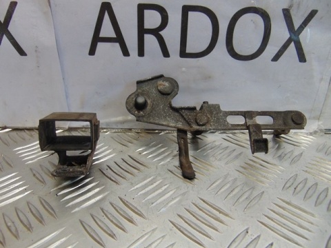 HONDA VT1100 SHADOW SC18 UCHWYT REGULATORA NAPIĘCI