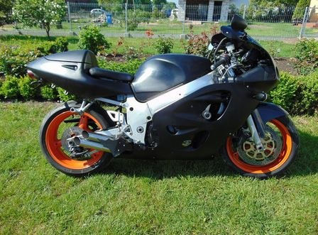 SUZUKI GSX-R600 K1 SRAD MECHANIZM SIEDZENIA