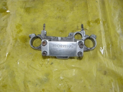 HONDA VT750 RC14 SHADOW PÓŁKA GÓRNA + UCHWYT