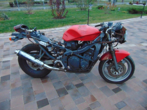SUZUKI GSX600F OŚKA ŚRUBA FELGI PRZÓD