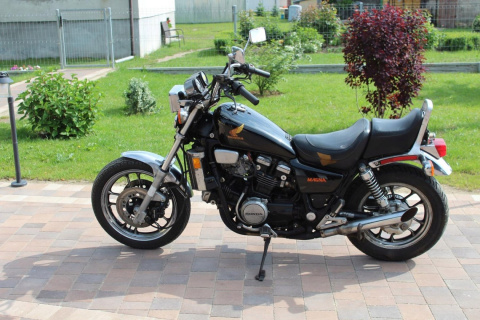 HONDA VF700 MAGNA KOSZ UCHWYT AKUMULATORA