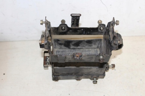 KAWASAKI VN750 VULCAN KOSZ UCHWYT AKUMULATORA