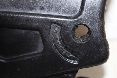 HONDA XL600V TRANSALP PD06 POKRYWA ZĘBATKI PRZÓD