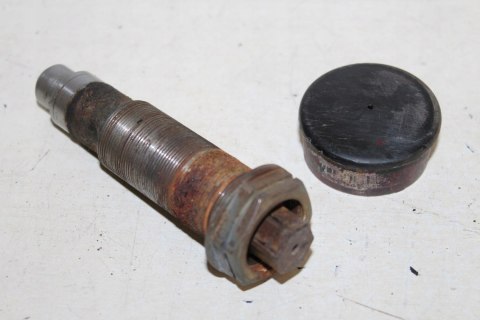 HONDA CX500 PC01 ŚRUBA WAHACZA + ZAŚLEPKA