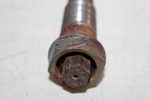 HONDA CX500 PC01 ŚRUBA WAHACZA + ZAŚLEPKA