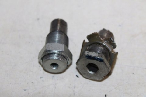 YAMAHA V-MAX 1200 2EN ŚRUBY WAHACZA