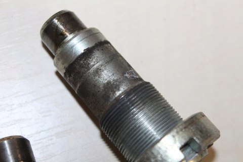 HONDA VT700 SHADOW RC19 ŚRUBY WAHACZA