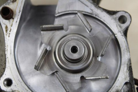 HONDA XL1000 VARADERO SD01 POMPA WODY POKRYWA PRAW