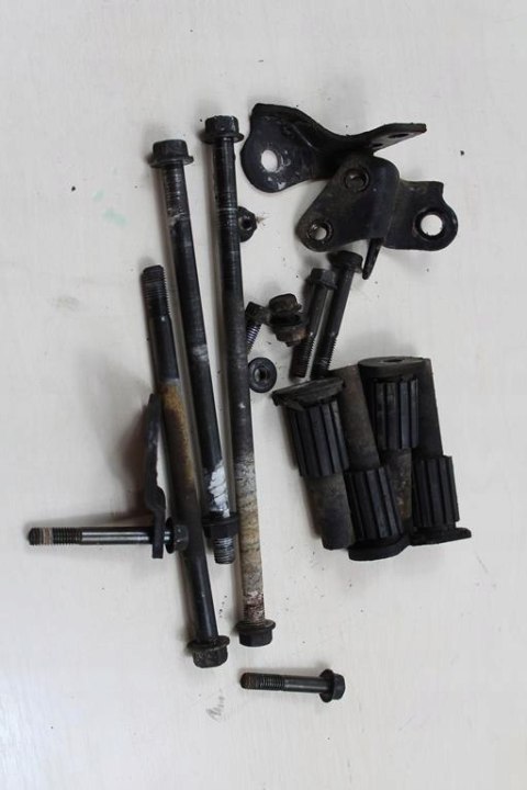 KAWASAKI LTD450 LTD454 ŚRUBY SILNIKA + SILENTBLOCK