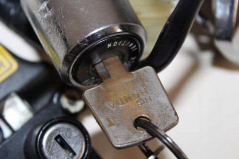 HONDA VT700 SHADOW RC19 STACYJKA + ZAMEK + WLEW