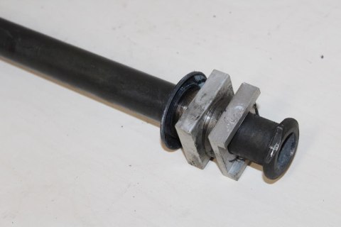 YAMAHA YZF R1 RN01 OŚKA OŚ KOŁA FELGI TYŁ
