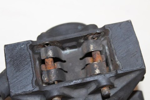 YAMAHA YZF R1 RN01 ZACISK HAMULCOWY TYŁ TYLNY
