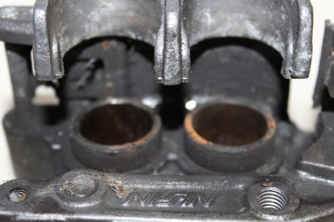 HONDA VT1100 C3 SHADOW ZACISK HAMULCOWY PRZÓD