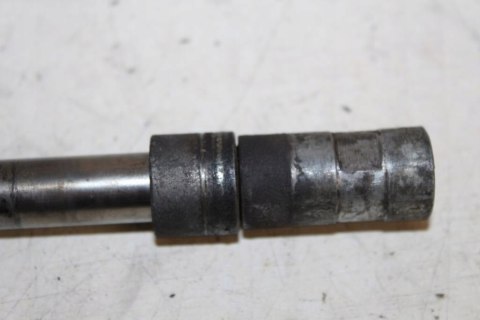 HONDA VT700 SHADOW RC19 OŚKA KOŁA FELGI PRZÓD