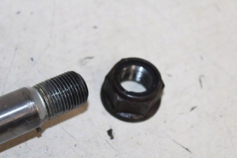 HONDA VT700 SHADOW RC19 OŚKA KOŁA FELGI TYŁ