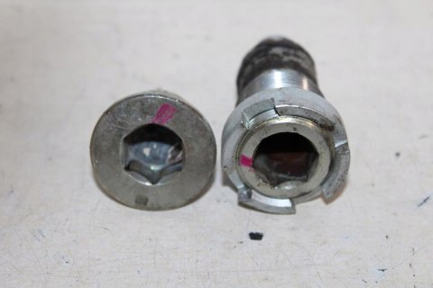 HONDA VT1100 C3 SHADOW ŚRUBY WAHACZA