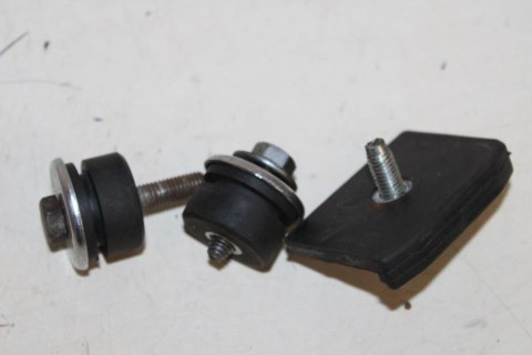 HONDA VT700 SHADOW RC19 GUMY + ŚRUBY ZBIORNIKA PAL