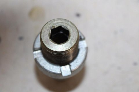 HONDA VT700 SHADOW RC19 ŚRUBY WAHACZA