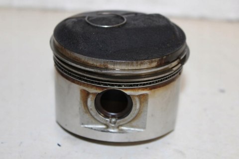 HONDA CX500 SPORT PC06 TŁOK LEWY + PIERŚCIENIE