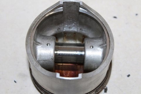 HONDA CX500 SPORT PC06 TŁOK LEWY + PIERŚCIENIE