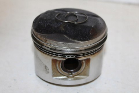 HONDA CX500 SPORT PC06 TŁOK PRAWY + PIERŚCIENIE