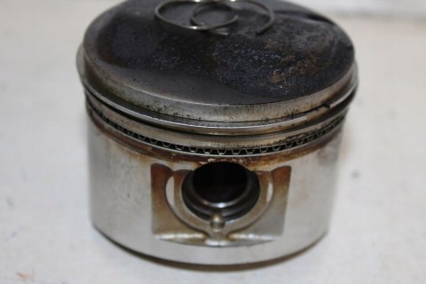 HONDA CX500 SPORT PC06 TŁOK PRAWY + PIERŚCIENIE