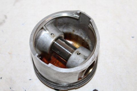 HONDA CX500 SPORT PC06 TŁOK PRAWY + PIERŚCIENIE