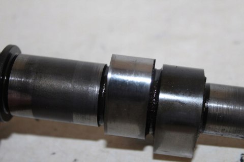 SUZUKI VX800 WAŁEK ROZRZĄDU GŁOWICY PRZÓD