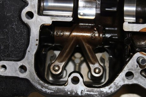 SUZUKI VL800 C50 VOLUSIA POKRYWA GŁOWICY TYŁ