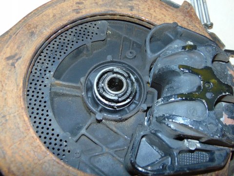 HONDA VF400 ZACISK HAMULCOWY PRZÓD