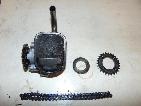 HONDA VT1100 SHADOW SC18 POMPA OLEJU