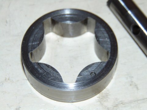 HONDA VT1100 SHADOW SC18 POMPA OLEJU