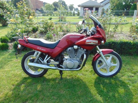 SUZUKI VX800 PÓŁKA GÓRNA