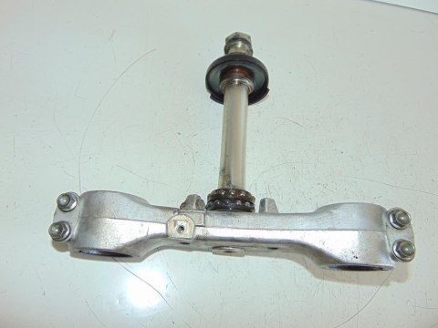 SUZUKI GSX-R600 K1 SRAD PÓŁKA DOLNA SZTYCA