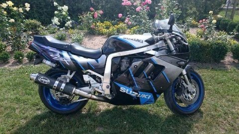SUZUKI GSX-R750 OWIEWKA BOK PRAWY