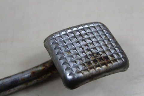 KAWASAKI LTD450 LTD454 DŹWIGNIA PRAWA HAMULCA TYŁ