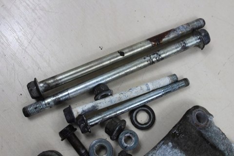 HONDA XL600V TRANSALP PD06 ŚRUBY SILNIKA + UCHWYTY