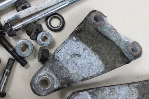 HONDA XL600V TRANSALP PD06 ŚRUBY SILNIKA + UCHWYTY