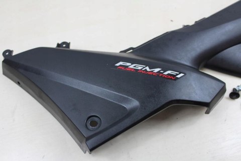HONDA CB125F GLR125 JC74 OWIEWKA PRAWA POD SIEDZEN