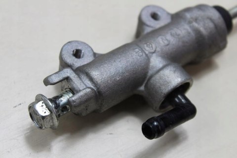 SUZUKI DL650 V-STROM POMPA HAMULCA NOŻNEGO TYŁ